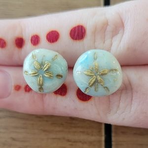*HANDMADE* Sand dollar clay and resin stud earrings (1 pair)